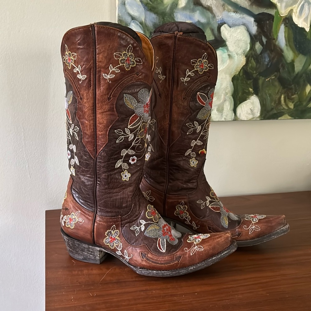 Beautiful stitched Old Gringo Cowboy Boots